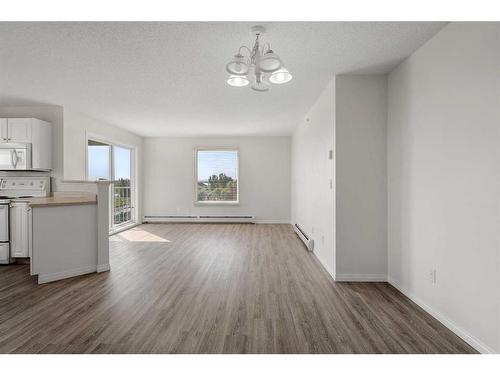 418-2000 Somervale Court Sw, Calgary, AB - Indoor Photo Showing Kitchen