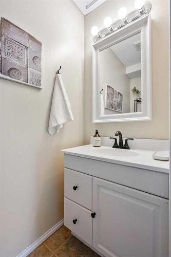 348 Weddenburn Road Se, Calgary, AB - Indoor Photo Showing Bathroom