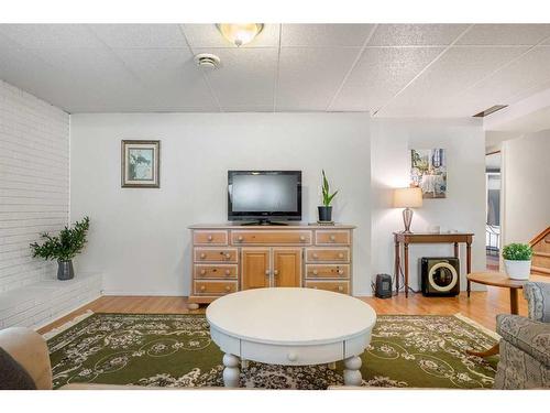 348 Weddenburn Road Se, Calgary, AB - Indoor