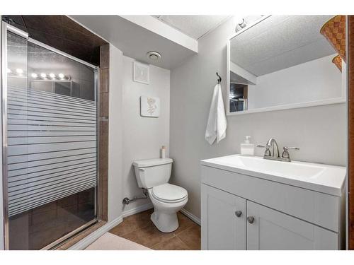 348 Weddenburn Road Se, Calgary, AB - Indoor Photo Showing Bathroom