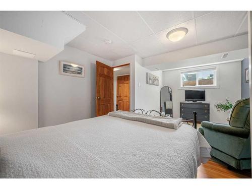 348 Weddenburn Road Se, Calgary, AB - Indoor Photo Showing Bedroom