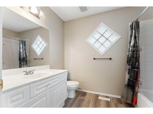 224 Harvest Glen Place Ne, Calgary, AB - Indoor Photo Showing Bathroom