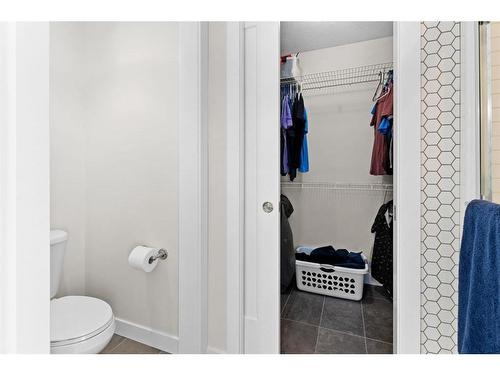 6 Coutts Close, Olds, AB - Indoor Photo Showing Bathroom