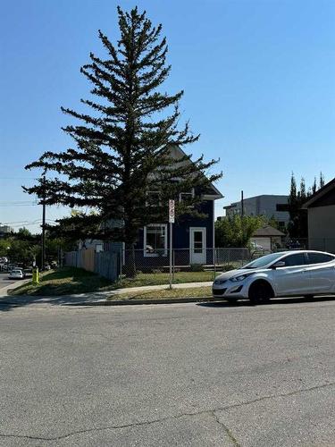 70 7 Street Ne, Calgary, AB - Outdoor