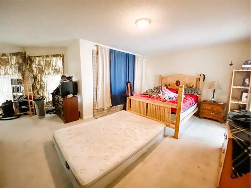 112 Sierra Place, Olds, AB - Indoor Photo Showing Bedroom