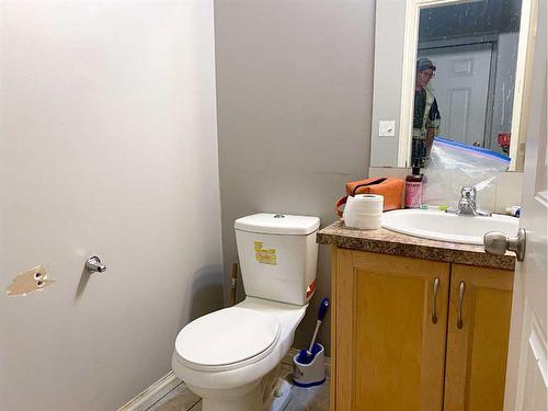 112 Sierra Place, Olds, AB - Indoor Photo Showing Bathroom