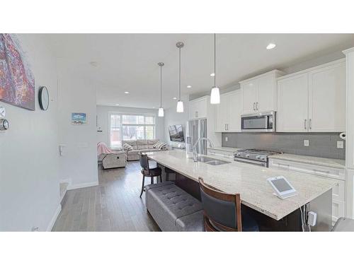 17 Evanscrest Terrace Nw, Calgary, AB - Indoor Photo Showing Kitchen With Upgraded Kitchen