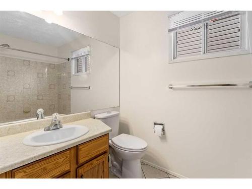 79 Taraglen Road Ne, Calgary, AB - Indoor Photo Showing Bathroom