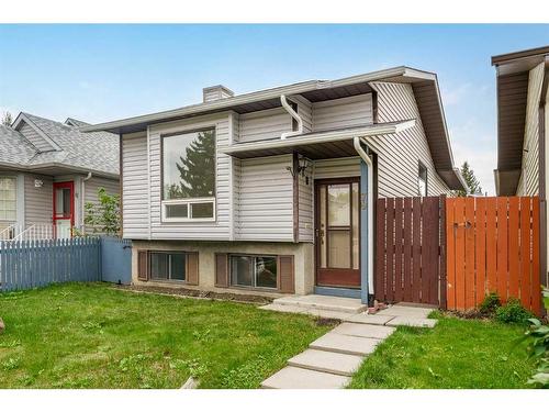 79 Taraglen Road Ne, Calgary, AB - Outdoor