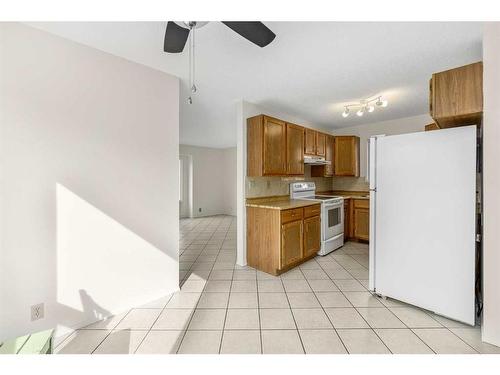 79 Taraglen Road Ne, Calgary, AB - Indoor Photo Showing Kitchen