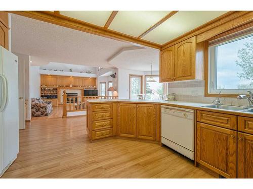 16 Hamptons Heath Nw, Calgary, AB - Indoor Photo Showing Kitchen