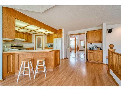 16 Hamptons Heath Nw, Calgary, AB - Indoor Photo Showing Kitchen