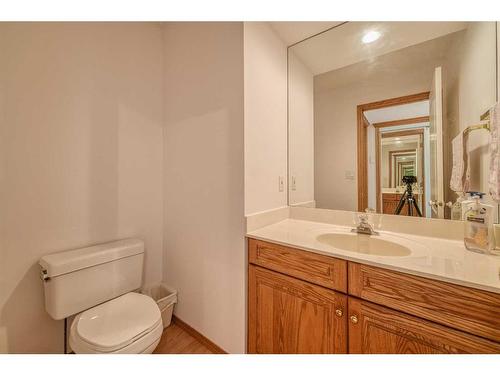 16 Hamptons Heath Nw, Calgary, AB - Indoor Photo Showing Bathroom