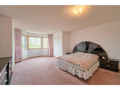 16 Hamptons Heath Nw, Calgary, AB - Indoor Photo Showing Bedroom