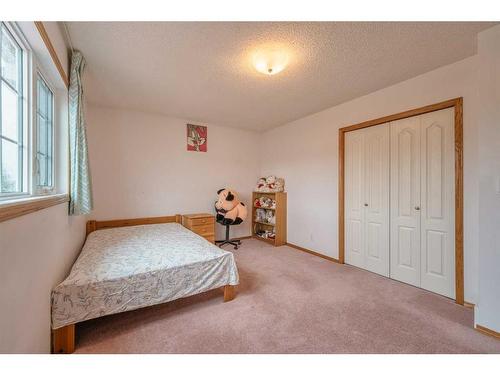 16 Hamptons Heath Nw, Calgary, AB - Indoor Photo Showing Bedroom