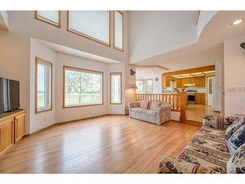 16 Hamptons Heath Nw, Calgary, AB - Indoor Photo Showing Living Room