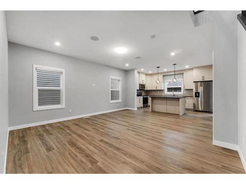 105 Midtown Close Sw, Airdrie, AB - Indoor Photo Showing Kitchen