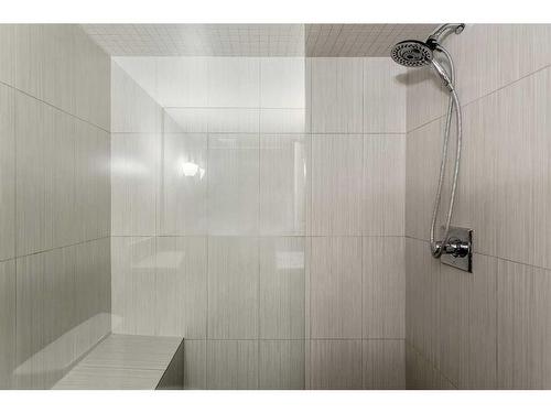 168 Bridlepost Green Sw, Calgary, AB - Indoor Photo Showing Bathroom