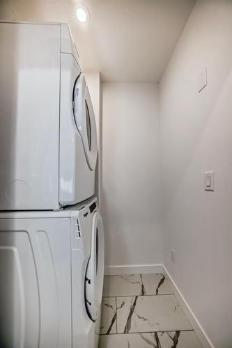 2205-395 Skyview Parkway Ne, Calgary, AB - Indoor Photo Showing Laundry Room