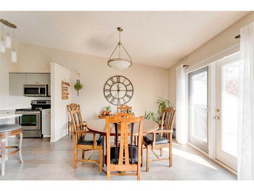 160 Valley Ridge Heights Nw, Calgary, AB - Indoor Photo Showing Dining Room