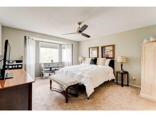 160 Valley Ridge Heights Nw, Calgary, AB - Indoor Photo Showing Bedroom