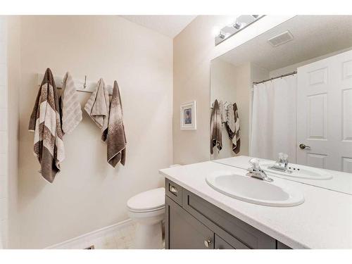 160 Valley Ridge Heights Nw, Calgary, AB - Indoor Photo Showing Bathroom