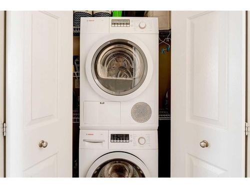 160 Valley Ridge Heights Nw, Calgary, AB - Indoor Photo Showing Laundry Room