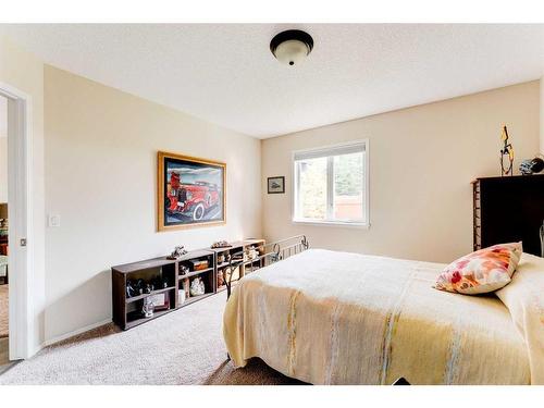 160 Valley Ridge Heights Nw, Calgary, AB - Indoor Photo Showing Bedroom