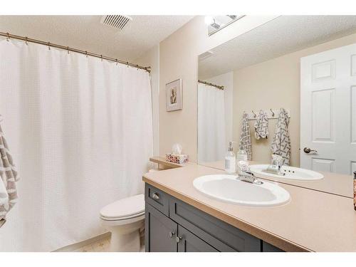 160 Valley Ridge Heights Nw, Calgary, AB - Indoor Photo Showing Bathroom