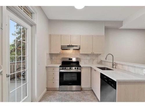 217-527 15 Avenue Sw, Calgary, AB - Indoor Photo Showing Kitchen