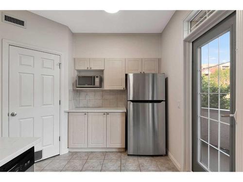 217-527 15 Avenue Sw, Calgary, AB - Indoor Photo Showing Kitchen