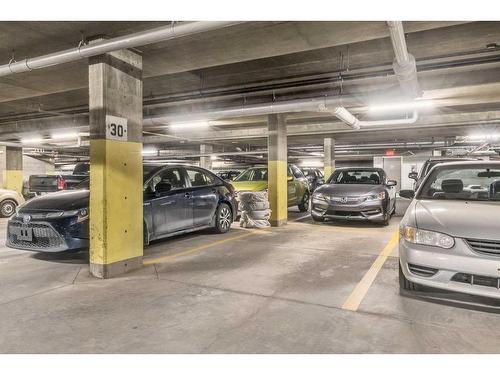 217-527 15 Avenue Sw, Calgary, AB - Indoor Photo Showing Garage