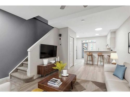 217-527 15 Avenue Sw, Calgary, AB - Indoor Photo Showing Living Room