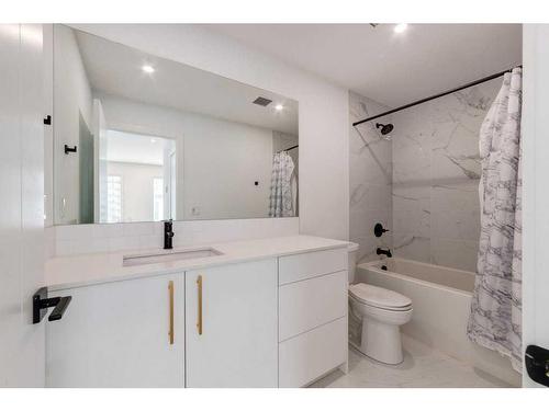 316-4275 Norford Avenue Nw, Calgary, AB - Indoor Photo Showing Bathroom