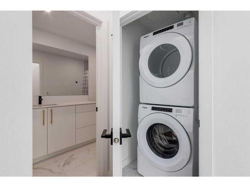 316-4275 Norford Avenue Nw, Calgary, AB - Indoor Photo Showing Laundry Room