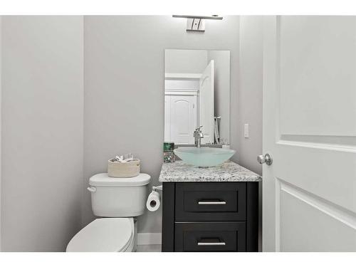 566 Silverado Boulevard Sw, Calgary, AB - Indoor Photo Showing Bathroom