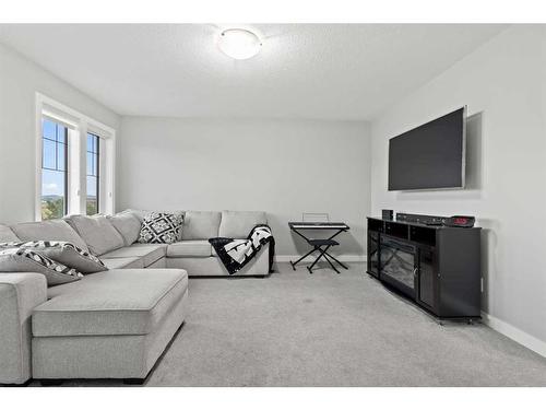 566 Silverado Boulevard Sw, Calgary, AB - Indoor Photo Showing Living Room