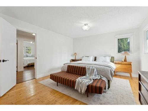 336 Valencia Place Nw, Calgary, AB - Indoor Photo Showing Bedroom