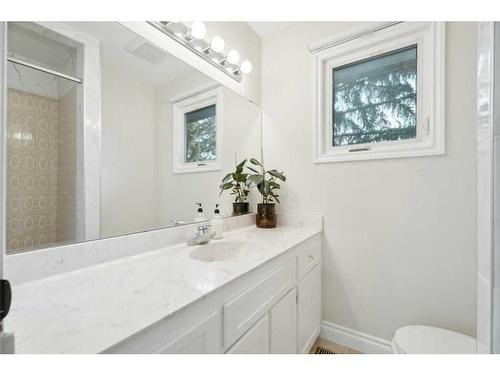 336 Valencia Place Nw, Calgary, AB - Indoor Photo Showing Bathroom