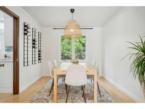 336 Valencia Place Nw, Calgary, AB - Indoor Photo Showing Dining Room