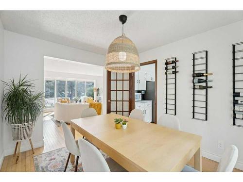 336 Valencia Place Nw, Calgary, AB - Indoor Photo Showing Dining Room