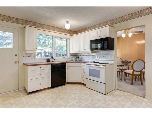 16 Capri Avenue Nw, Calgary, AB - Indoor Photo Showing Kitchen