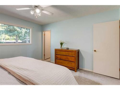 16 Capri Avenue Nw, Calgary, AB - Indoor Photo Showing Bedroom