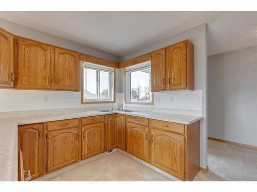 104 Norquay Heights Nw, Calgary, AB - Indoor Photo Showing Kitchen