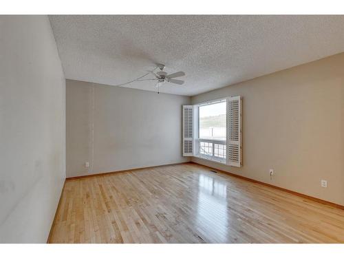 104 Norquay Heights Nw, Calgary, AB - Indoor Photo Showing Other Room