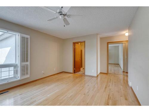 104 Norquay Heights Nw, Calgary, AB - Indoor Photo Showing Other Room