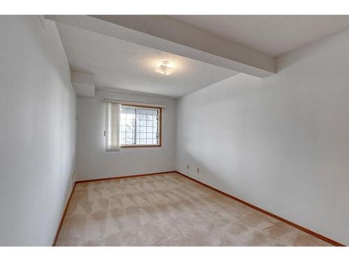 104 Norquay Heights Nw, Calgary, AB - Indoor Photo Showing Other Room