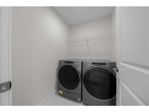 48 Cranbrook Manor Se, Calgary, AB - Indoor Photo Showing Laundry Room