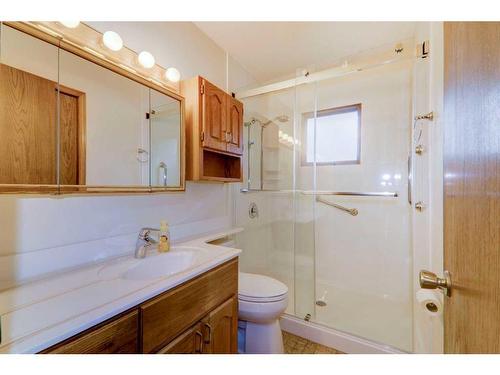 223 Silvercreek Drive Nw, Calgary, AB - Indoor Photo Showing Bathroom