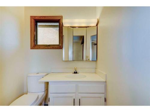 223 Silvercreek Drive Nw, Calgary, AB - Indoor Photo Showing Bathroom